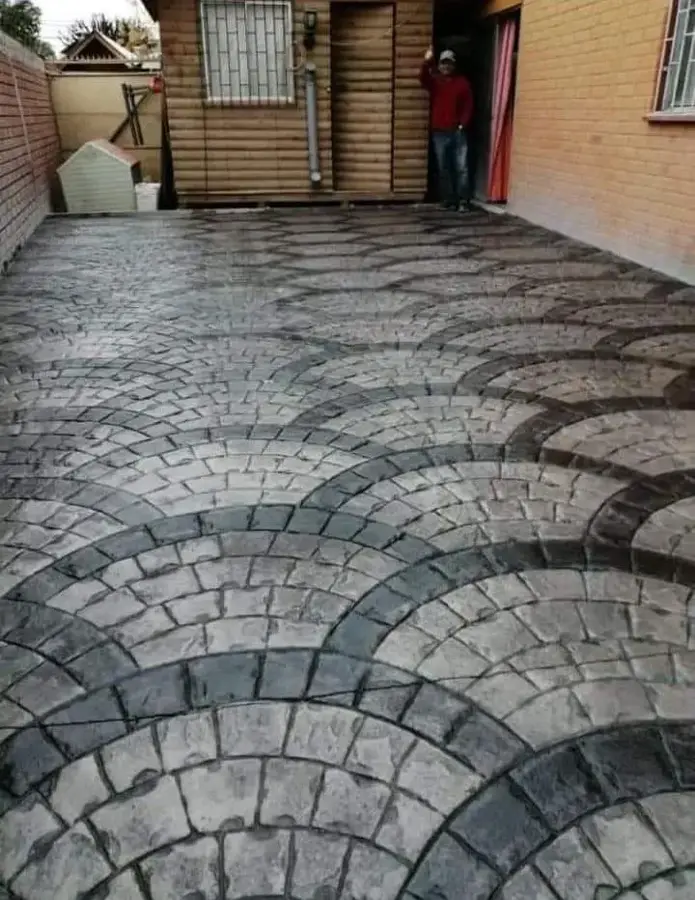 Diseño tipo adoquín en abanico (Patio)